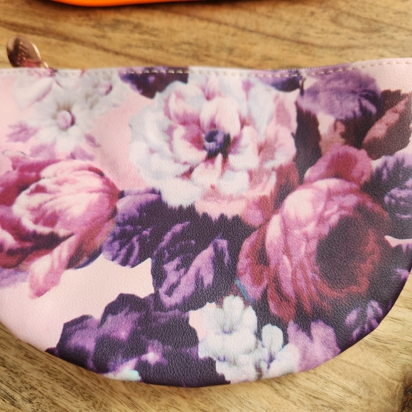 Set of 4 Ipsy Zipper Pouches Assorted Colors - Picture 4 of 14